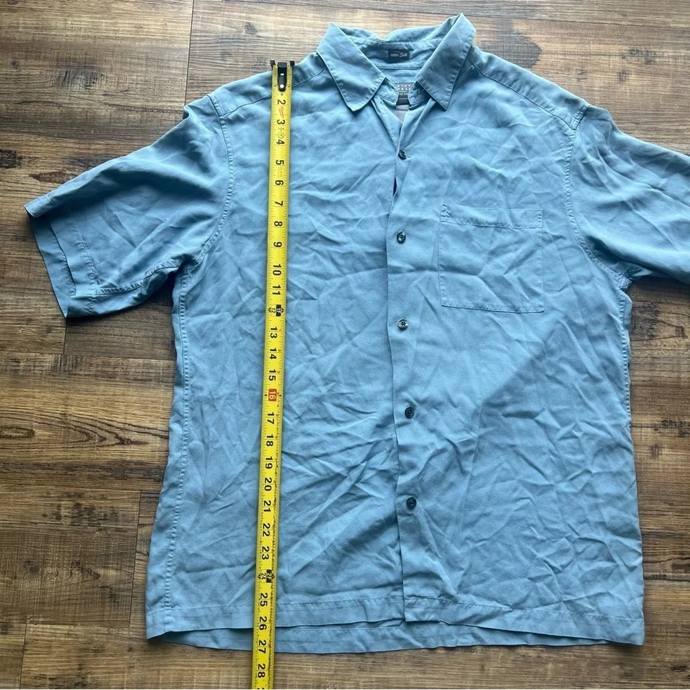 Casual Short-Sleeve Button-Down Shirt in Light Blue